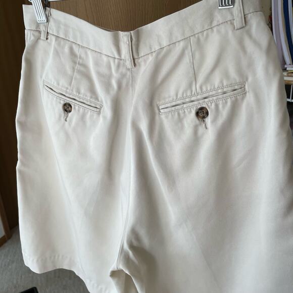 Vintage 90s Cutter & Buck Womens Shorts 8 Cream Pleated High Rise Retro Preppy - Picture 6 of 7